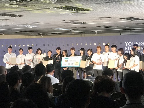🎉賀｜何昕恩同學｜榮獲「2018新一代金點新秀廠商贊助獎」 時尚設計類-  臺南創意新人獎  及  Poodehii趣活創意獎圖片